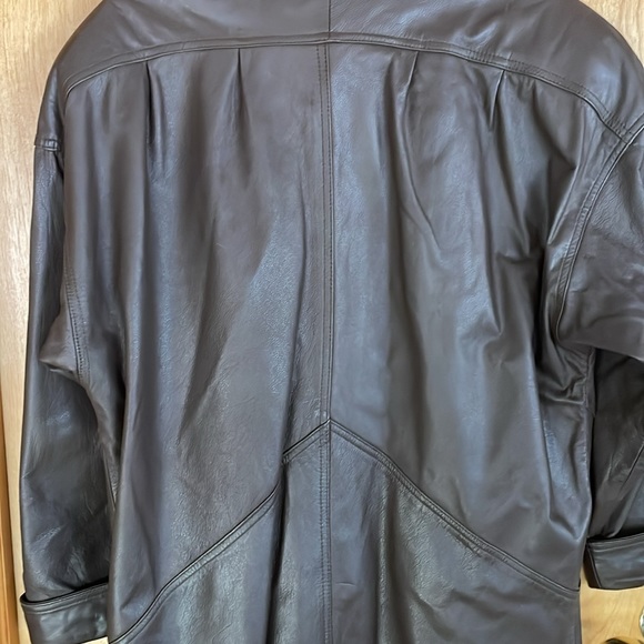 Women’s long brown leather coat. - Picture 6 of 11